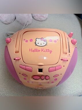 Vintage Hello Kitty Pink Purple Boombox Stereo AM/FM,CD,
Cassette Music Player
